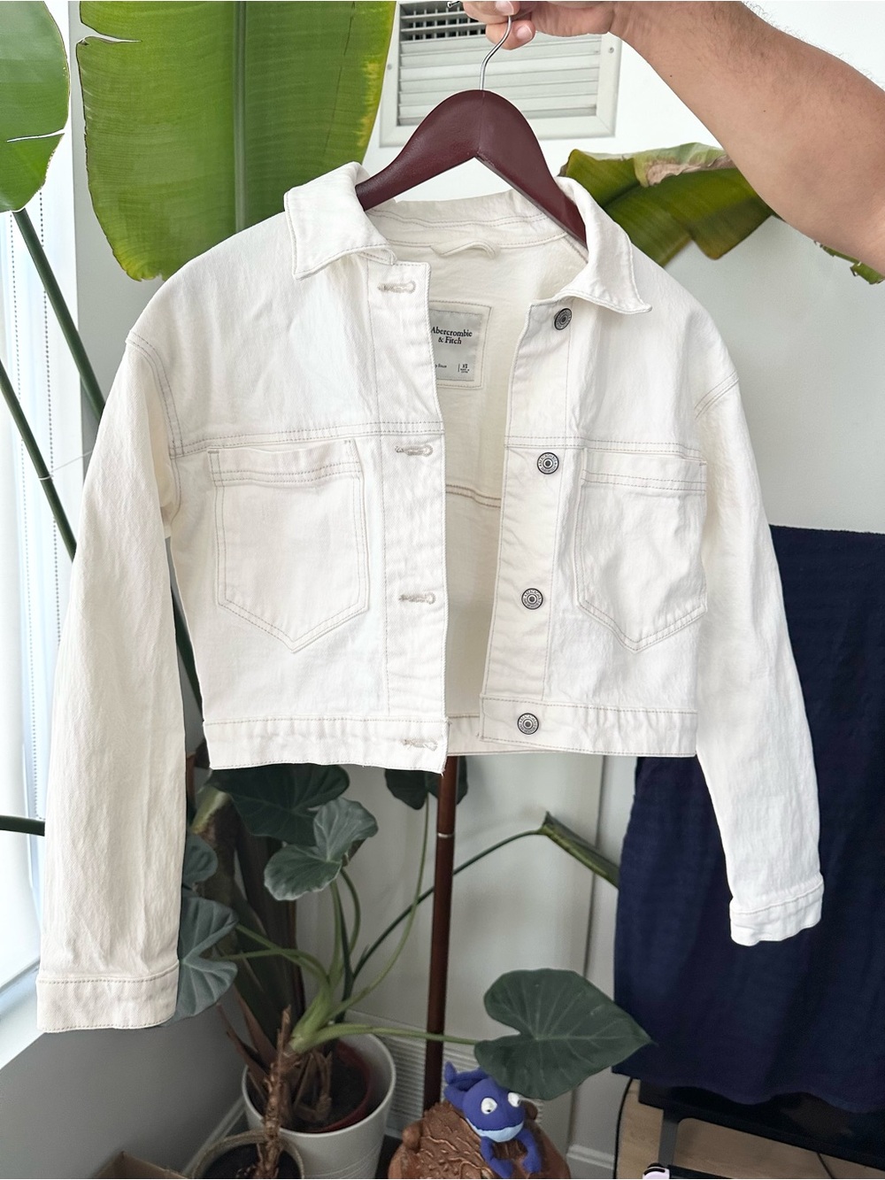 Abercrombie & Fitch Women's Cream Cropped Denim Jacket - Picture 1 of 4